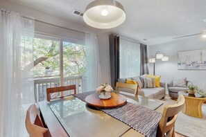 Interior - Coastal Escape Steps From The Beach & Boardwalk (Myrtle Beach)