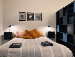 1 bedroom, Internet, bed sheets - Bolognina Studio - cozy studio near the station and the fairgrounds (Bologna)
