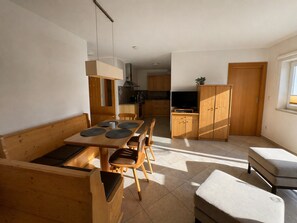 Apartment | Dining - Apartment With Terrace in Hollersbach (Hollersbach im Pinzgau)