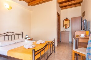 1 bedroom, free WiFi, bed sheets - Villa Maria Studio 7 (Ligres)