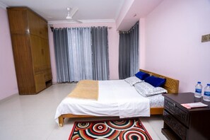 3 bedrooms, Internet - Spacious 3BR Apartment in Dhanmondi (Dhaka)