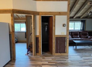 Interior - Cozy Vacation Home Minutes from the Diamond Mine (Murfreesboro)