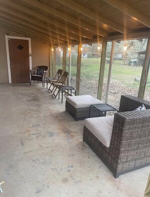 Interior - Cozy Vacation Home Minutes from the Diamond Mine (Murfreesboro)