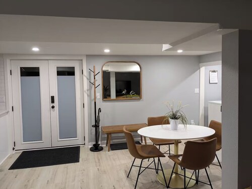 Lovely 2-bedroom in a walkable Portland neighborhood - perfect for your stay!