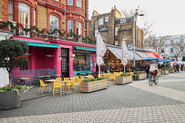 Outdoor dining - Stylish South Kensington 1-Bed Flat Central London (London)