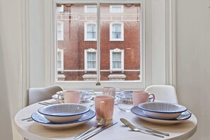 Dining - Stylish South Kensington 1-Bed Flat Central London (London)