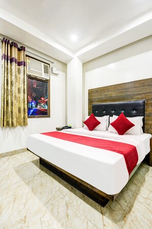 Deluxe Double Room | Free WiFi - Hotel Saffron Inn (New Delhi)