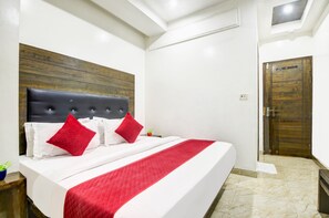 Deluxe Double Room - hotel saffron inn-5 Minute from NDLS (New Delhi)