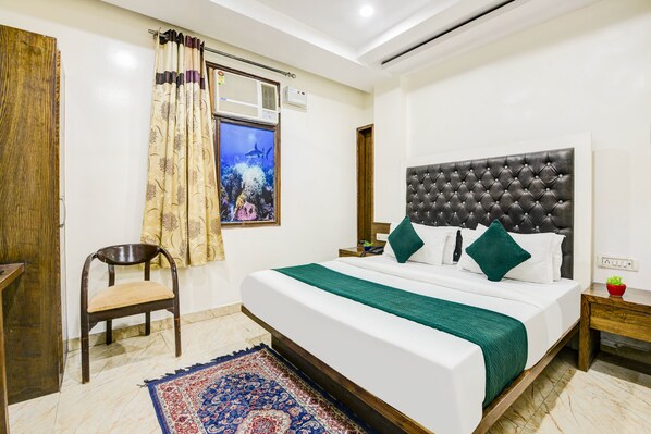 Deluxe Double Room - Hotel Saffron Inn (New Delhi)