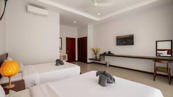 Deluxe Villa, 5 Bedrooms, Balcony, Pool View