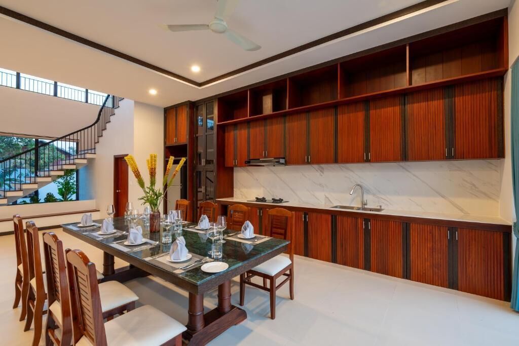 Deluxe Villa, 5 Bedrooms, Balcony, Pool View | Dining