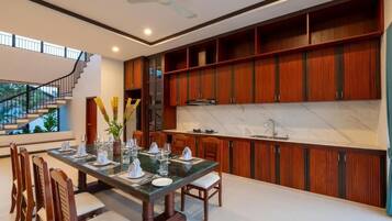 Deluxe Villa, 5 Bedrooms, Balcony, Pool View | Dining