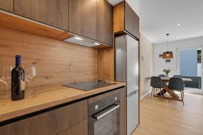 Private kitchen - Apartment Roza, a beautiful new apartment with parking (Makarska)