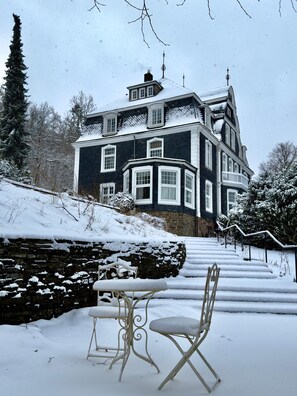 Exterior - Renovated historic Marquette vacation apartment in the green (Bad Laasphe)