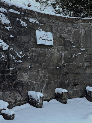 Property grounds - Renovated historic Marquette vacation apartment in the green (Bad Laasphe)