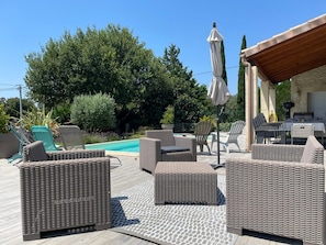 Outdoor dining - Vrbo Property (Grignan)