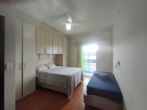 3 habitaciones, tabla de planchar con plancha, internet y ropa de cama 