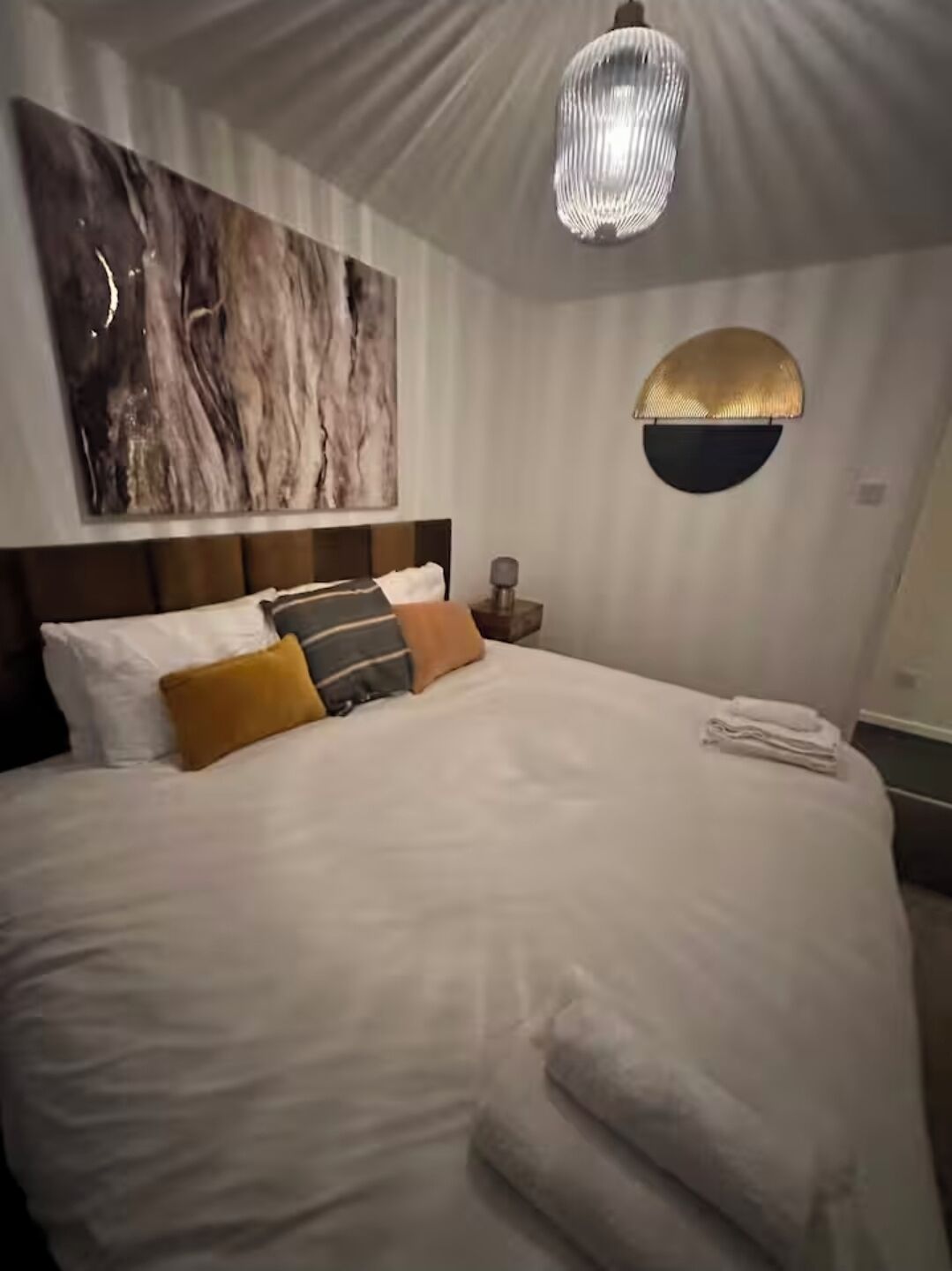 2 bedrooms, iron/ironing board, travel cot, free WiFi