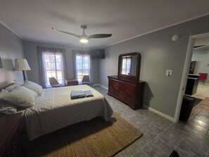 3 bedrooms, desk, travel cot, WiFi - Homefront Haven - Private Home Near Camp Lejeune (Jacksonville)