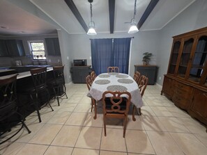 Dining - Homefront Haven - Private Home Near Camp Lejeune (Jacksonville)
