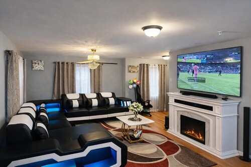 Cozy 3-bedroom house in serene Worcester with fitness room and office