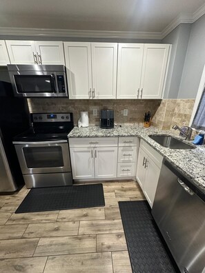 Private kitchen - A lovely Condo in the sky (Atlanta)