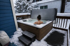 Outdoor spa tub - Park City Adventure Retreat Walk to Dining and Skiing 470 (Park City)