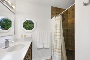 Shower, hair dryer, towels, soap - New from 5 Star Hosts-Gorgeous Mtn Views-Private, Peaceful on 5 acres-Convenient (Weaverville)