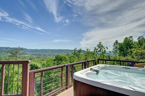 Outdoor spa tub - New from 5 Star Hosts-Gorgeous Mtn Views-Private, Peaceful on 5 acres-Convenient (Weaverville)
