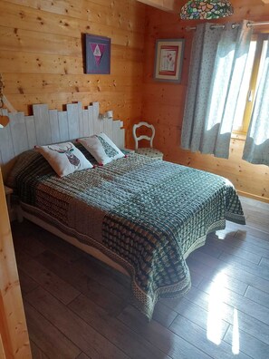 3 chambres, fer et planche à repasser, Wi-Fi gratuit, draps fournis