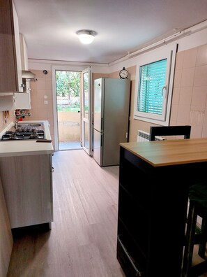 Kühlschrank, Ofen, Herdplatte, Geschirrspüler