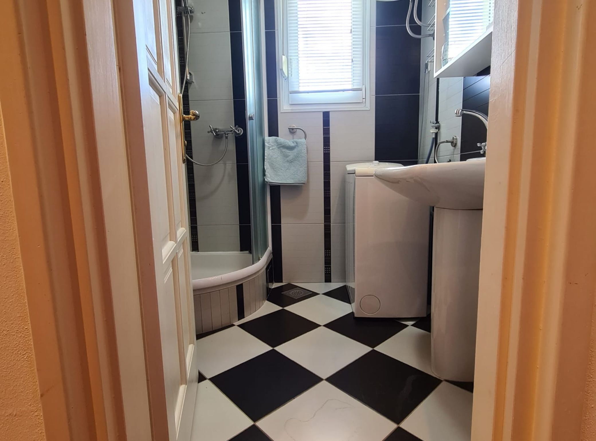 Apartment (One bedroom Apartment (Floki)) | Bathroom | Shower, towels