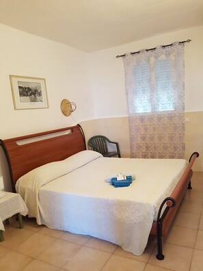 4 bedrooms, iron/ironing board, travel cot, free WiFi - Beach house with pool and Whirlpool (Manduria)