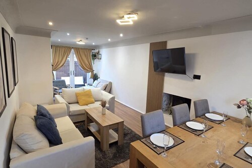 Contractor Stays / Hoole /private Hottub