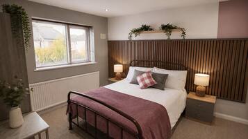 3 bedrooms, iron/ironing board, WiFi (free), bed sheets