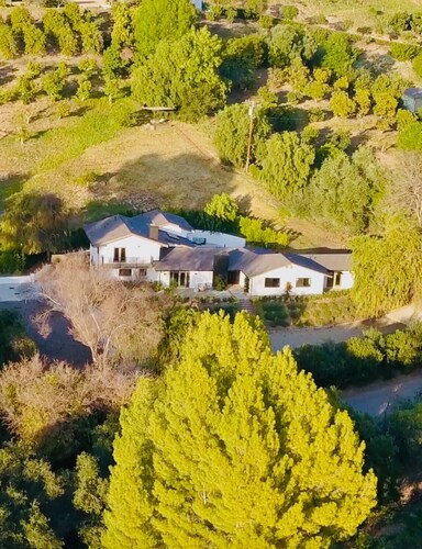 Private Hillside 2BR Suite Near Town