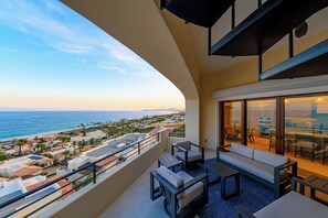 Terrace/patio - Spacious 3-bedroom condo in charming San Jose del Cabo (San Jose del Cabo)