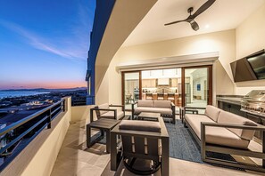 Outdoor dining - Spacious 3-bedroom condo in charming San Jose del Cabo (San Jose del Cabo)
