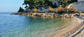 斯托莫爾斯卡海濱公寓