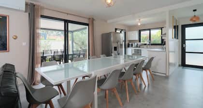 Maison spacieuse tout confort pour 12 personnes proche de Lyon et de Eurexpo