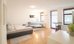 1 bedroom, WiFi, bed sheets - Practical 1-room apartment with good connections, close to the university hospital (Magdeburg)