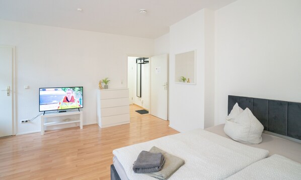 Room - Practical 1-room apartment with good connections, close to the university hospital (Magdeburg)