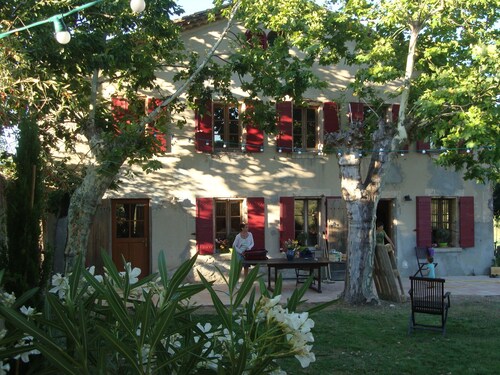 Grand mas familial campagnard 16 couchages adultes a 2 km de la mer