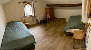 8 bedrooms, iron/ironing board, Internet, bed sheets