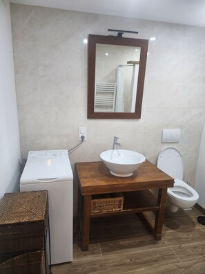 Shower, hair dryer, towels, toilet paper - 2-bedroom apartment in Les Gets (Les Gets)