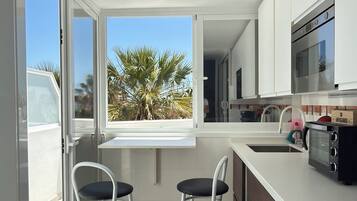 Comfort Apartment, Sea View | Blackout curtains, free WiFi, bed sheets