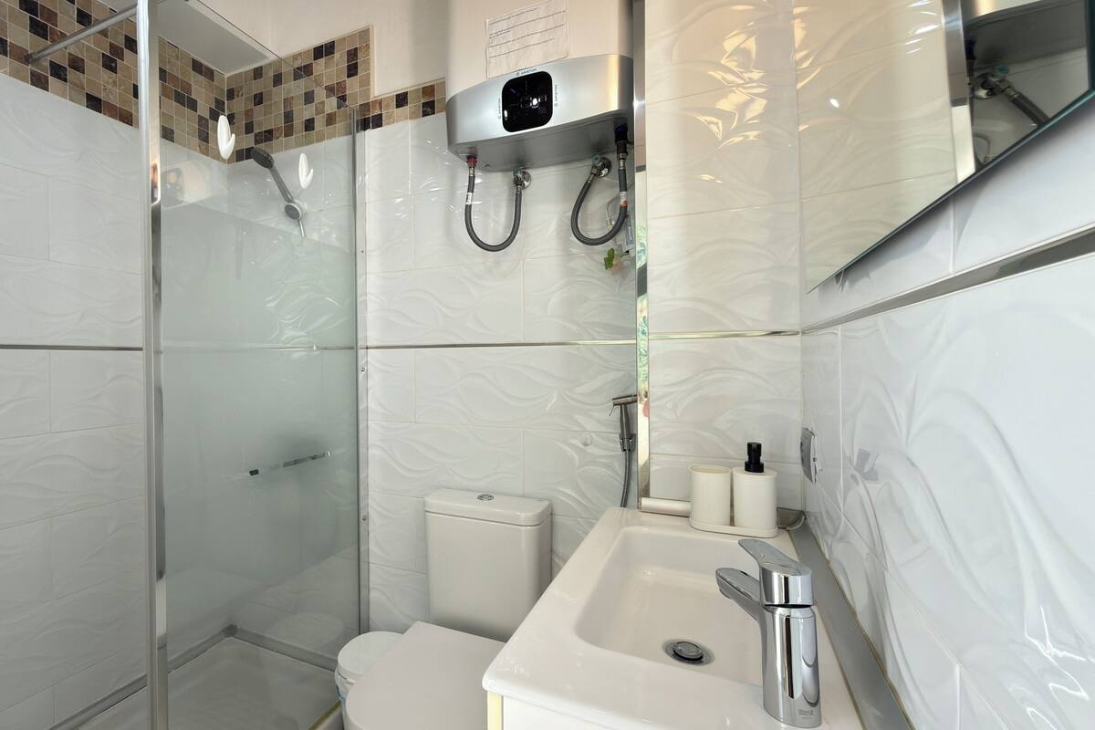 Comfort Apartment, Sea View | Bathroom | Hair dryer, towels