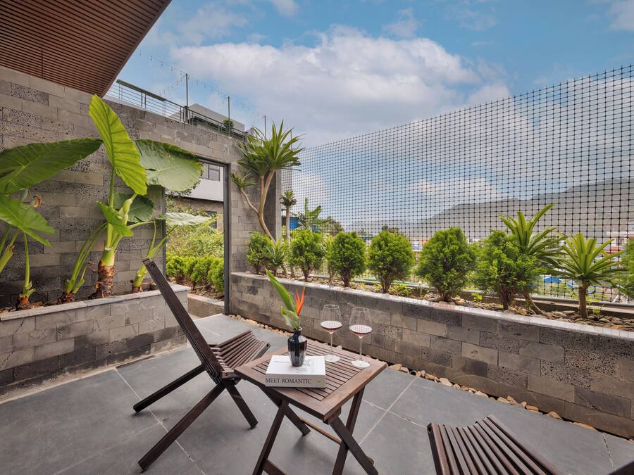 Superior Room, 1 Katil Raja (King), Balcony, Garden Area | Teres/patio