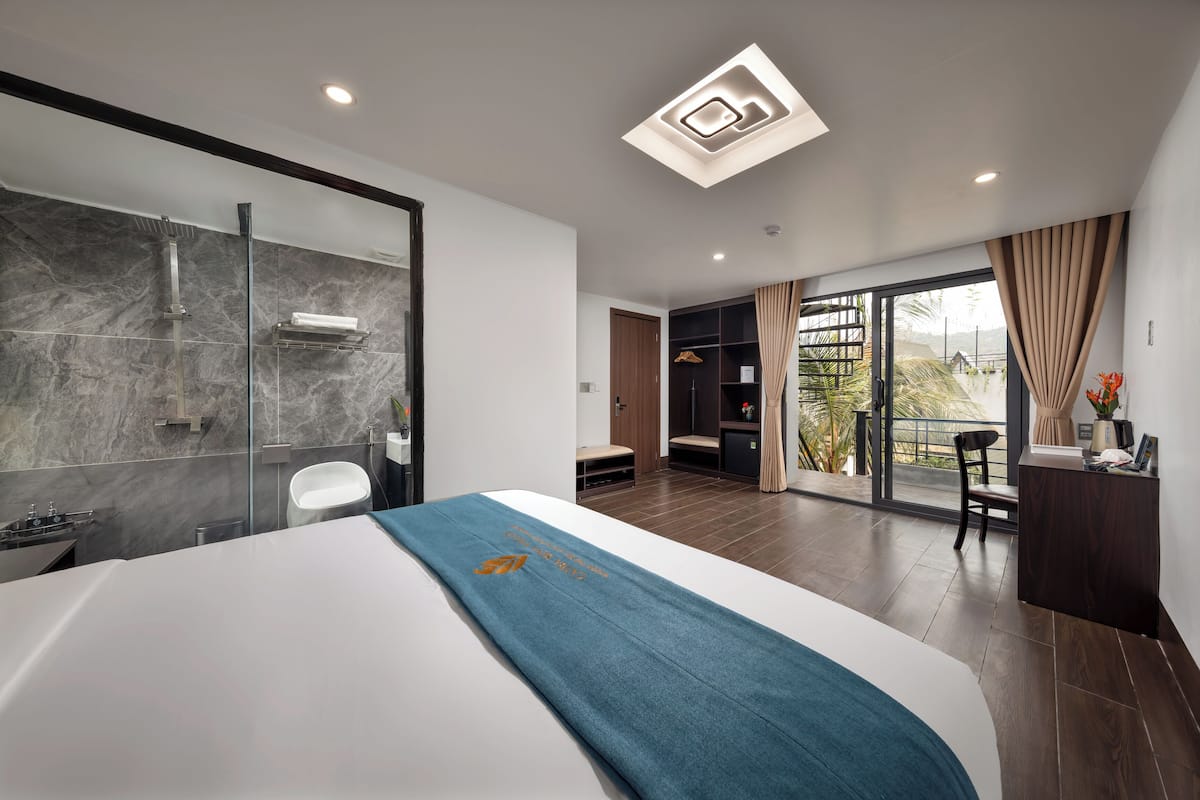 Deluxe Room, 1 King Bed with Sofa bed, Connecting Rooms
