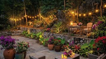 Deluxe Villa, 4 Bedrooms, Private Bathroom, Resort View | Outdoor dining